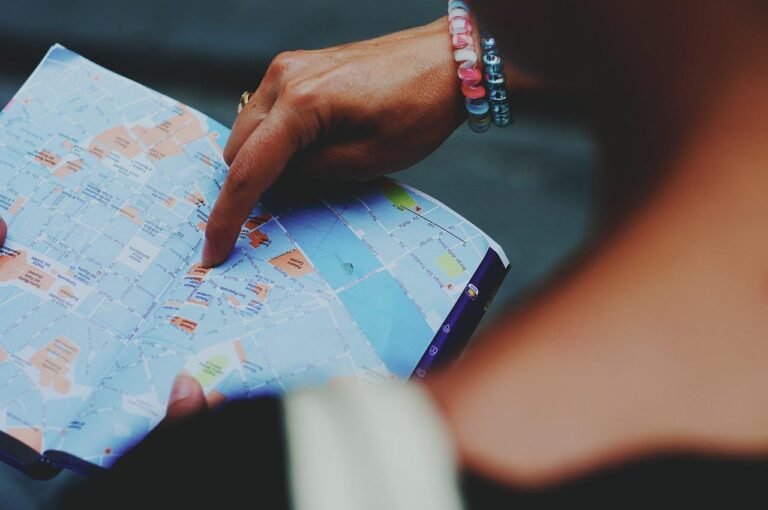 How To Find Right Travel Guide For Your Trip